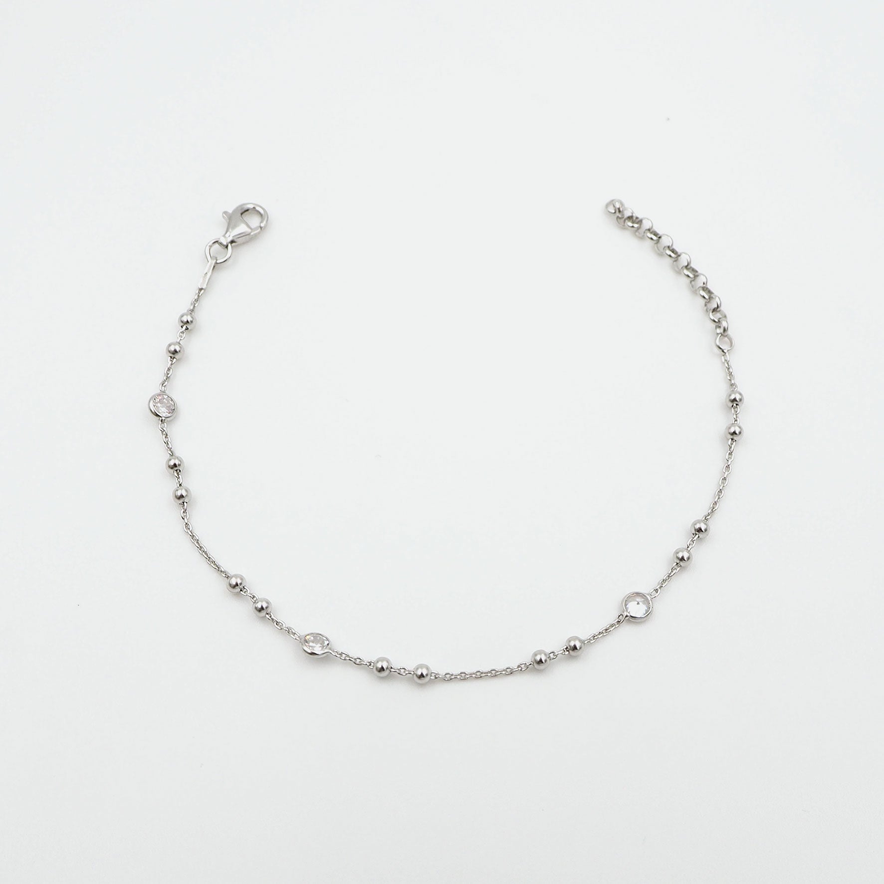 Silber Armbaender fuer Damen jetzt kaufen in unserem Onlineshop oder vor Ort in unserer Filiale in Basel